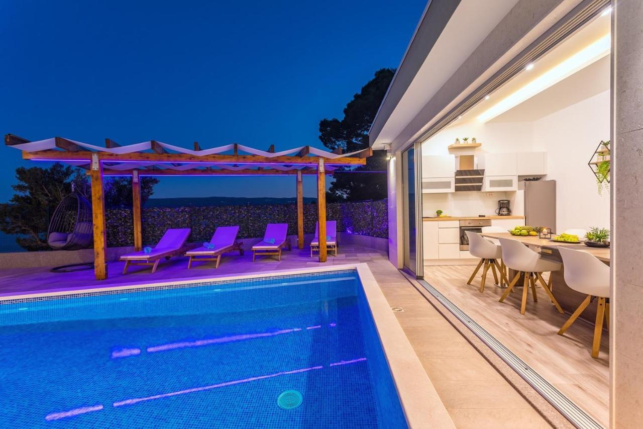 Villa Matan - Only 200M From The Sandy Beaches, Private 28M2 Pool Omiš Quarto foto